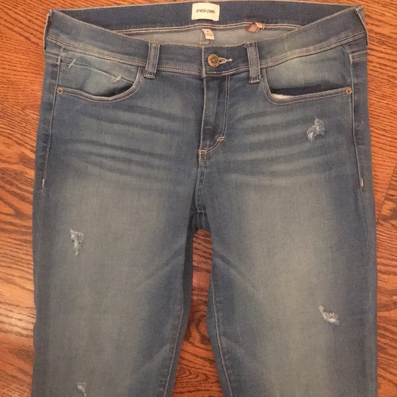 Sneak Peek distressed skinny jeans - Picture 2 of 12